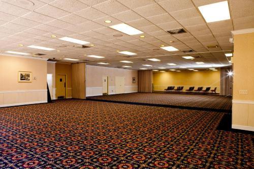 Cottonwood Savannah & Conference Center 3*